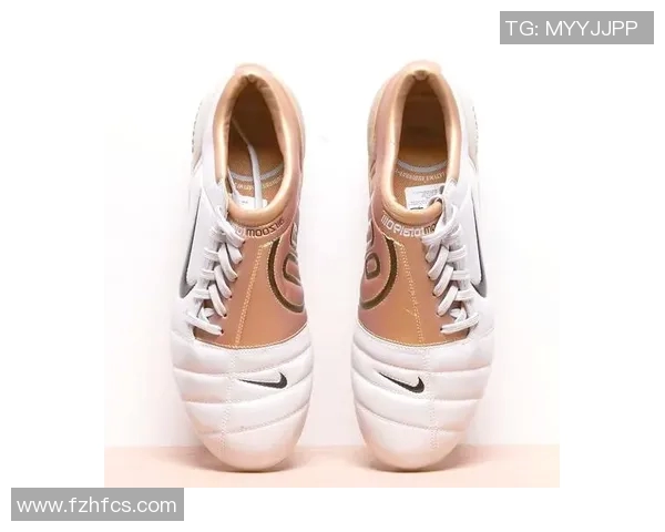 经典回顾：球星穿过的那些传奇老款足球鞋引发的时尚潮流